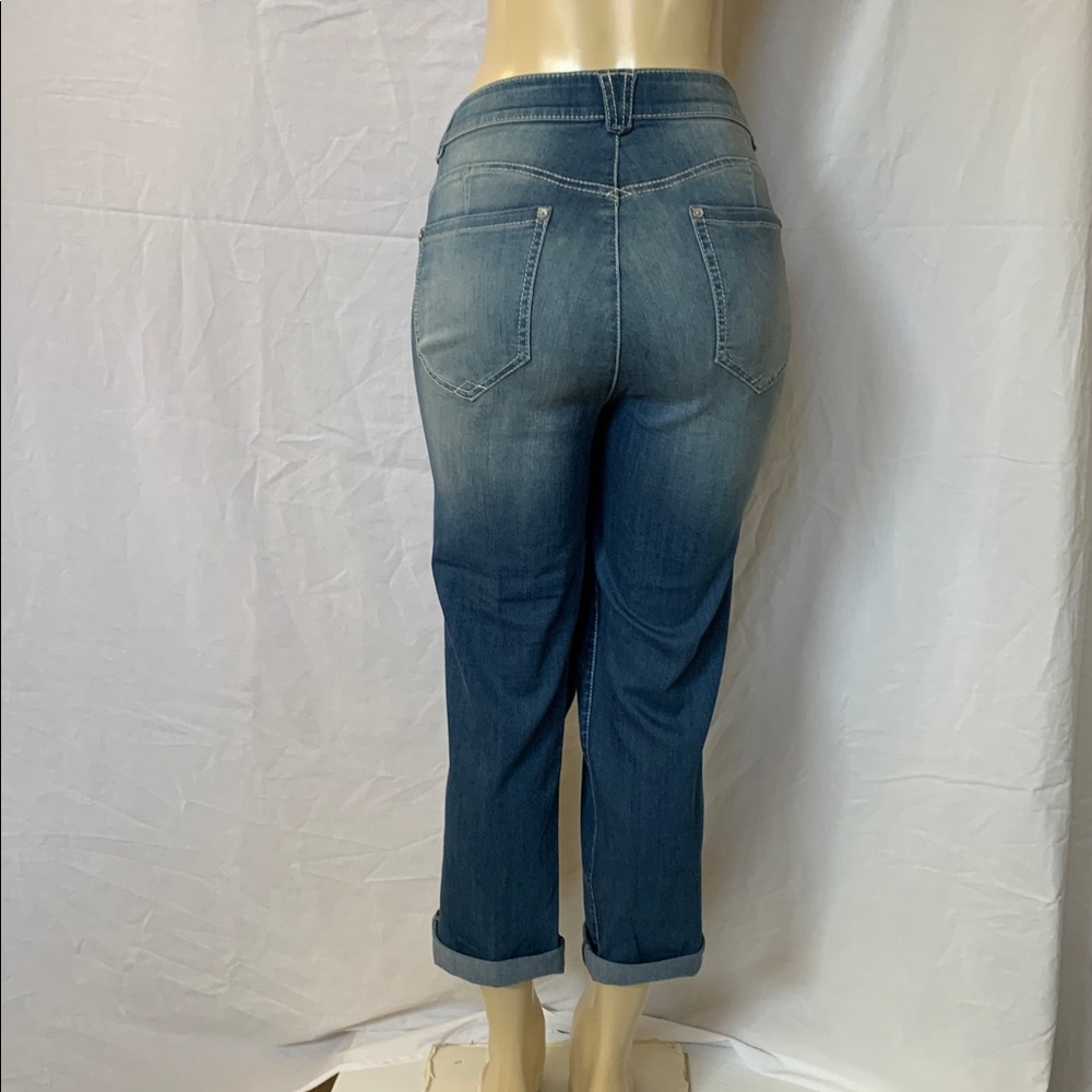 DEMOCRACY Jeans Women’s Tummy Control Size 18 Ankle Crop Medium Blue Wash NWOT - Picture 6 of 8